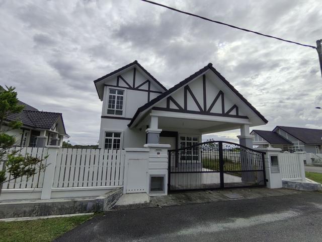 Bungalow for sale in Malaka