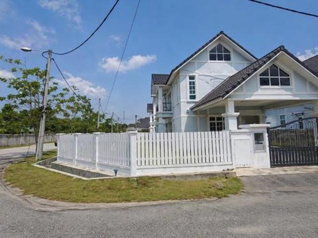 Bungalow for sale in Malaka