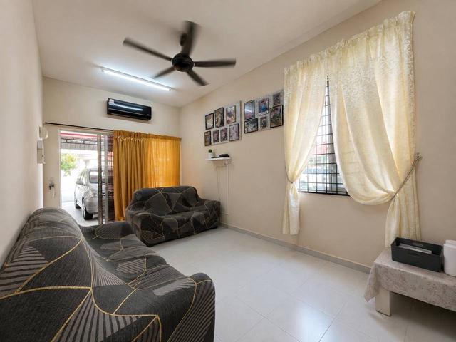 Terraced House for sale in Malaka