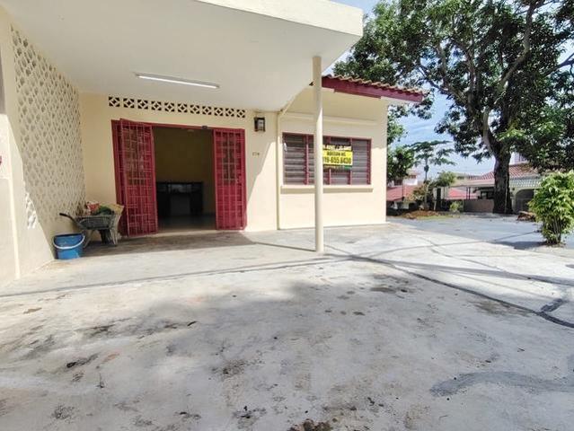 Terraced House for rent in Malaka