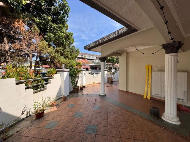 Terraced House for sale in Malaka