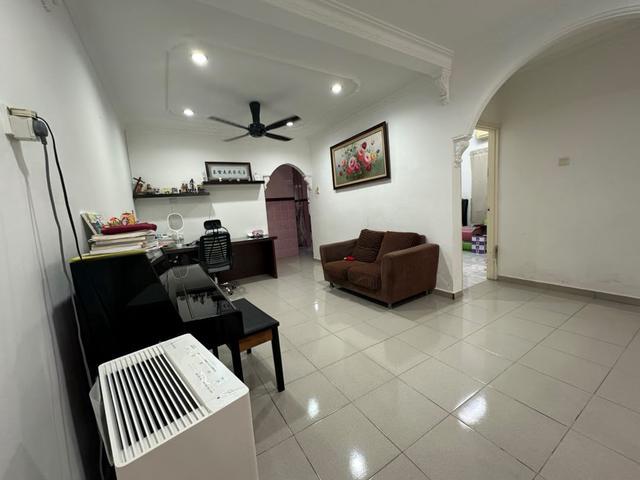 Terraced House for sale in Malaka