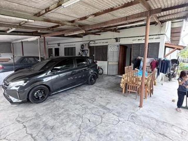 Terraced House for sale in Malaka