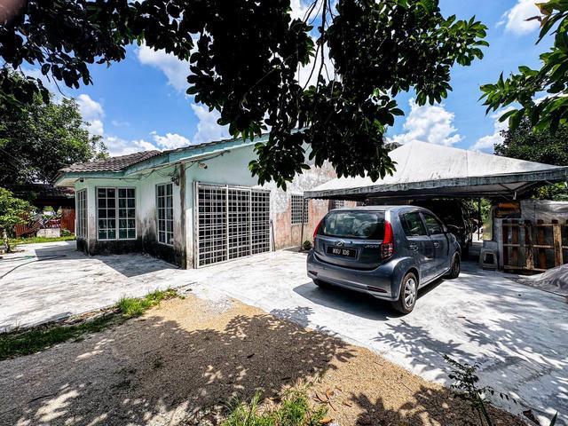 Bungalow for sale in Kajang, Langat