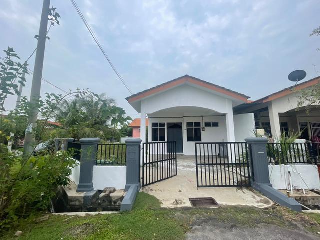 Terraced House for sale in Malaka