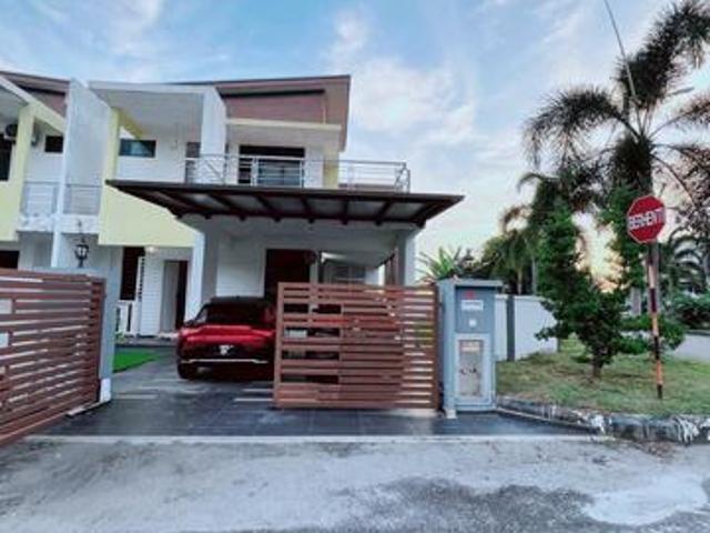 Terraced House for sale in Malaka