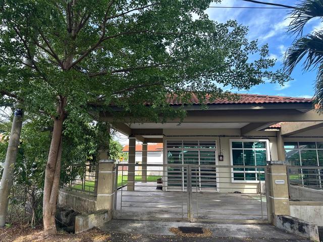 Terraced House for sale in Malaka
