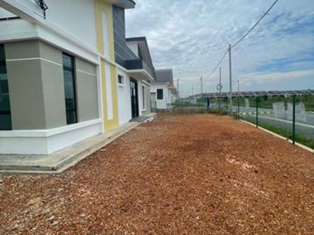 Terraced House for sale in Malaka