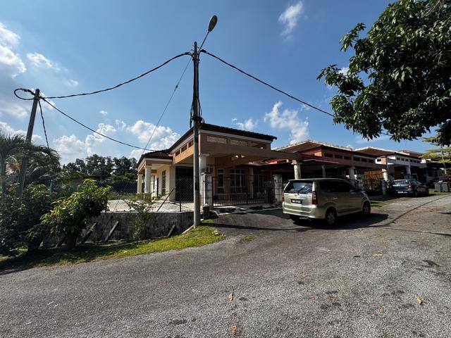 Terraced House for sale in Rembia, Malaka