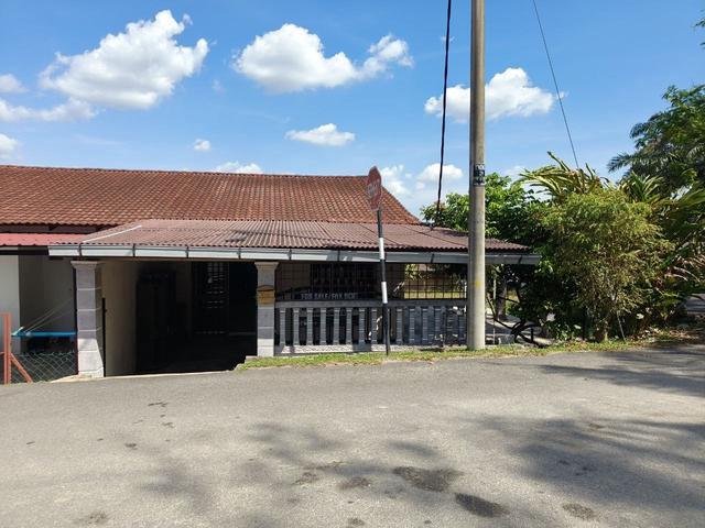 Terraced House for sale in Malaka