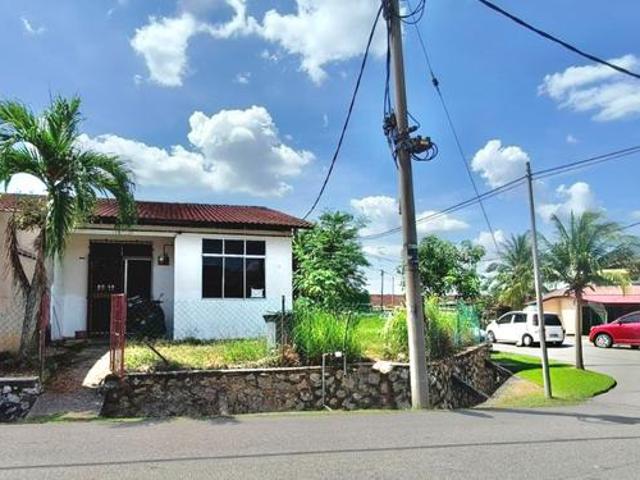 Terraced House for sale in Malaka