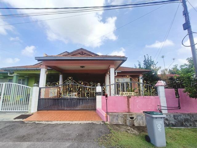 Terraced House for sale in Malaka