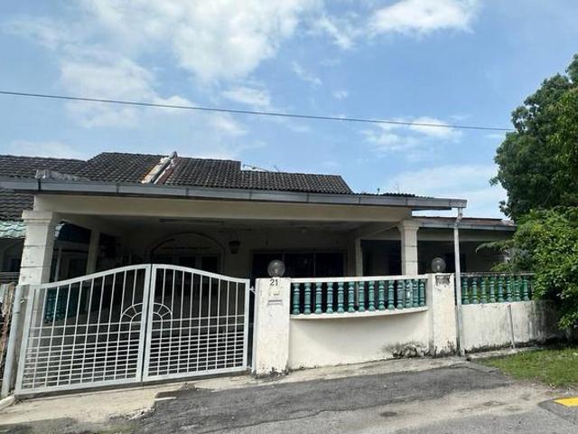 Terraced House for sale in Malaka