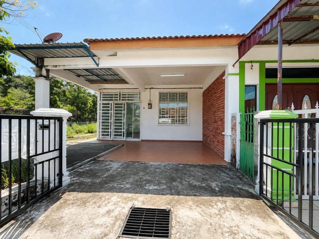 Terraced House for sale in Malaka
