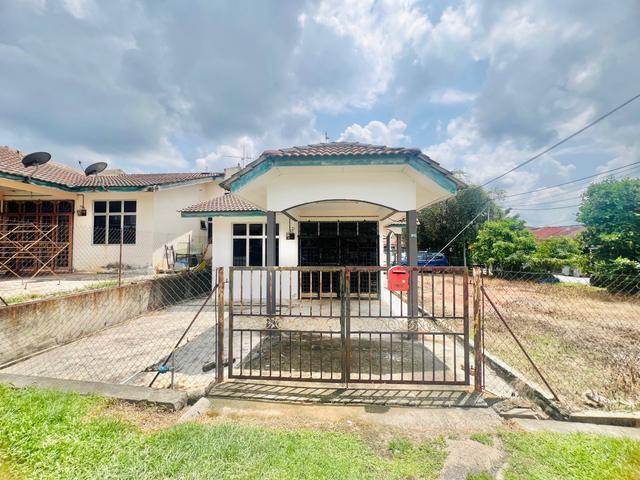 Terraced House for sale in Rembia, Malaka