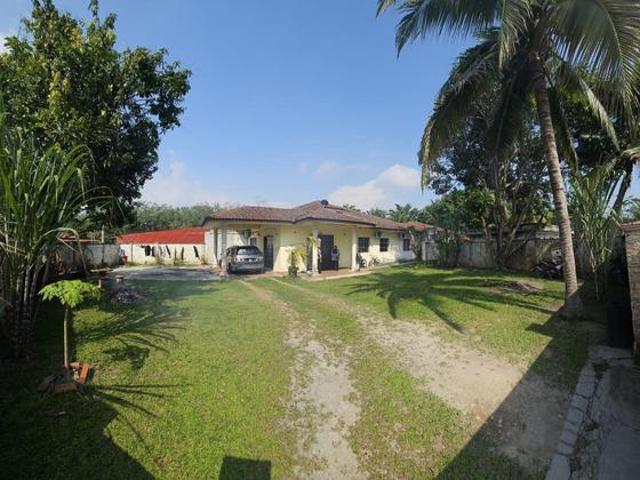 Terraced House for sale in Malaka