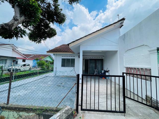 Terraced House for sale in Malaka