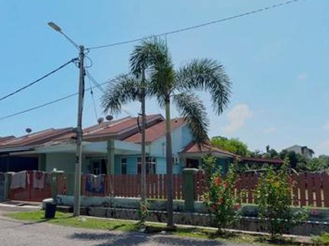Terraced House for sale in Malaka