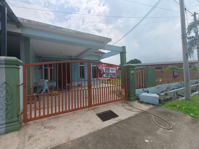 Terraced House for sale in Malaka