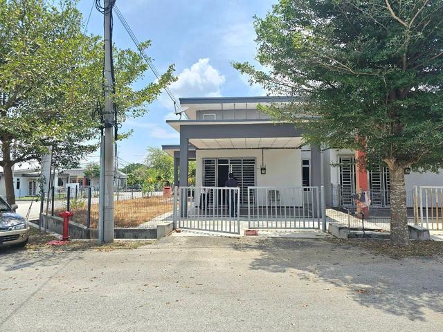 Terraced House for sale in Malaka