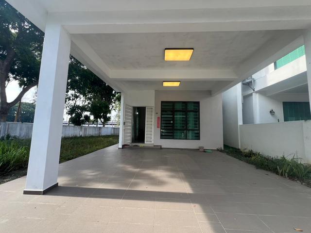 Terraced House for sale in Malaka