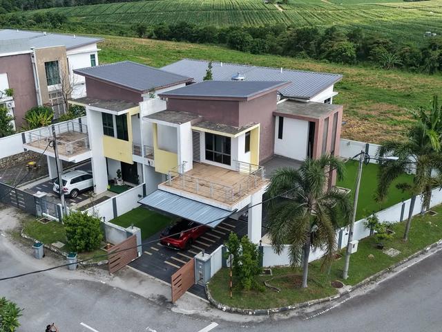 Residential House for sale in Malaka
