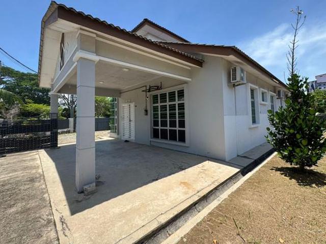 Bungalow for rent in Malaka