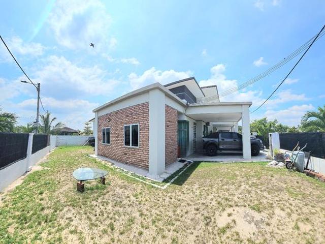 Terraced House for sale in Malaka