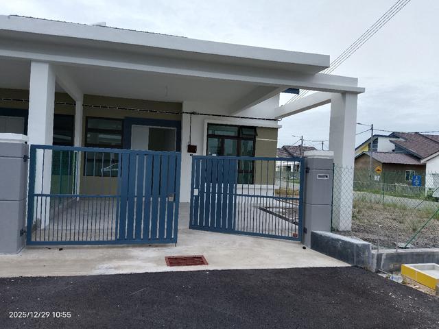 Terraced House for sale in Malaka