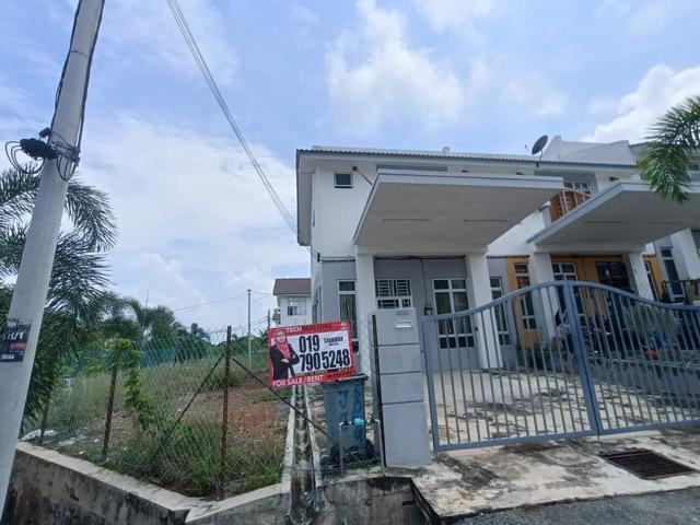 Terraced House for sale in Malaka