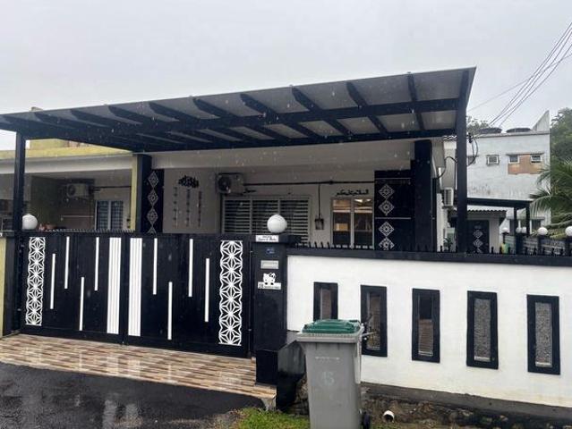 Terraced House for sale in Malaka