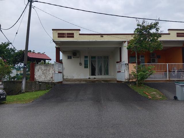 Terraced House for sale in Malaka