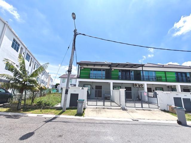 Terraced House for sale in Malaka