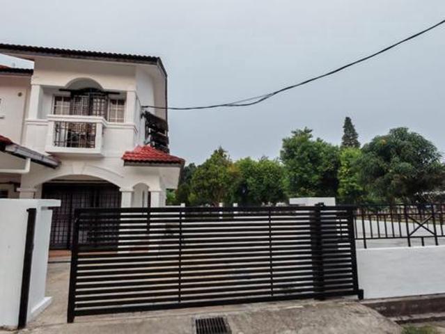 Terraced House for sale in Malaka