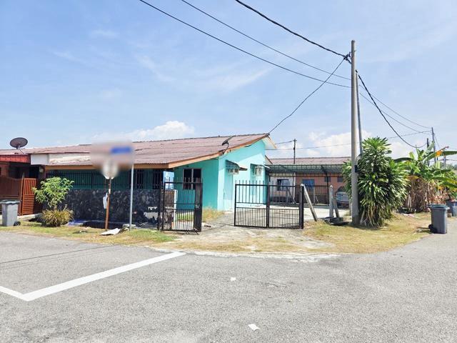Terraced House for sale in Malaka