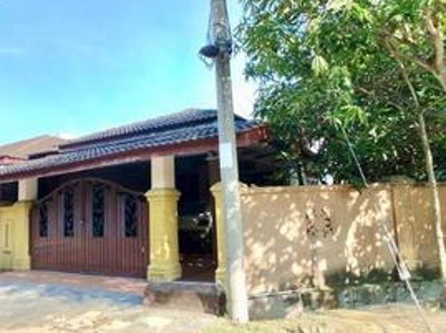 Terraced House for sale in Malaka