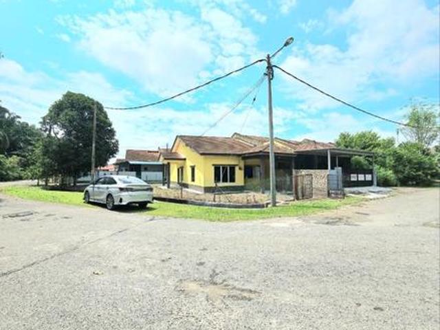 Terraced House for sale in Malaka