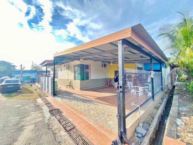Terraced House for sale in Malaka