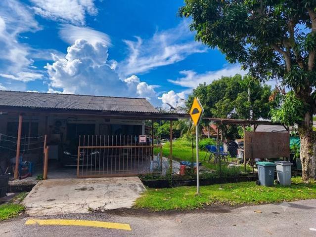 Terraced House for sale in Malaka