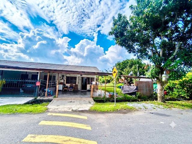 Terraced House for sale in Malaka