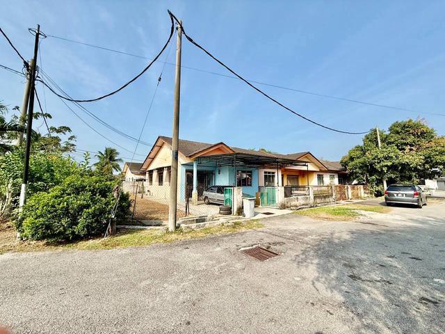 Terraced House for sale in Malaka
