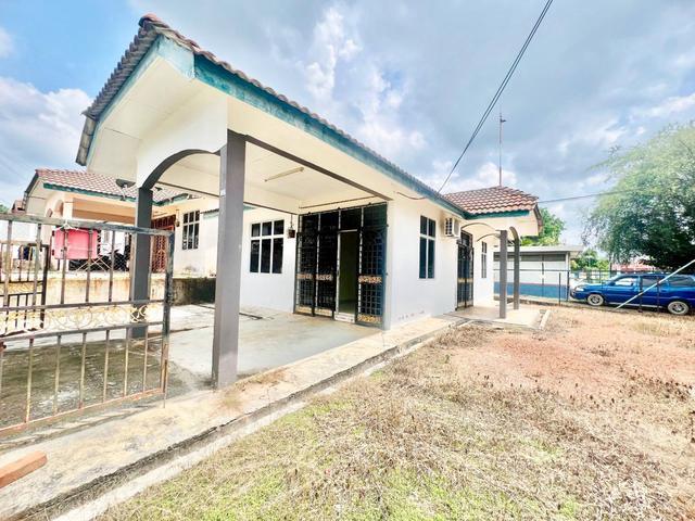 Terraced House for sale in Malaka