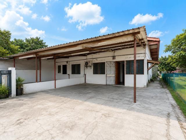 Terraced House for sale in Malaka