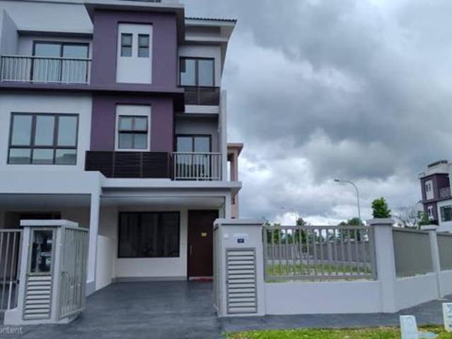 Townhouse for rent in Kajang, Langat