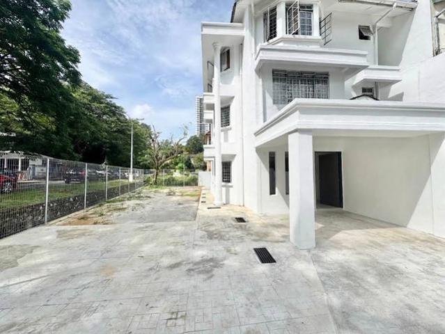 Townhouse for sale in Petaling, Alam Impian