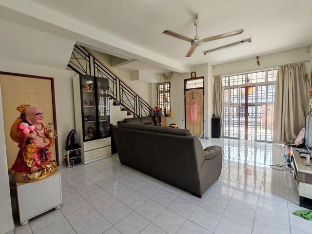Terraced House for sale in Malaka