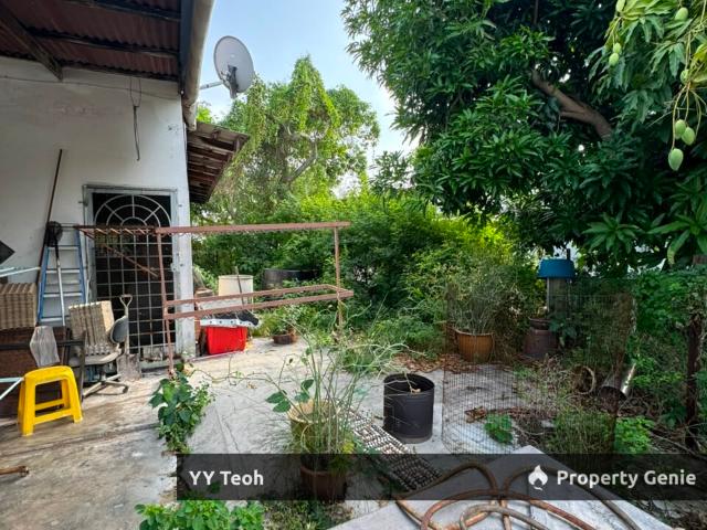 Terraced House for sale in Malaka