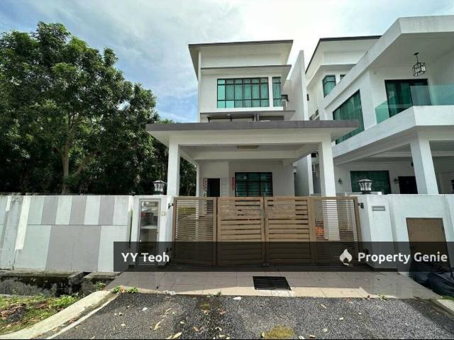 Terraced House for sale in Malaka