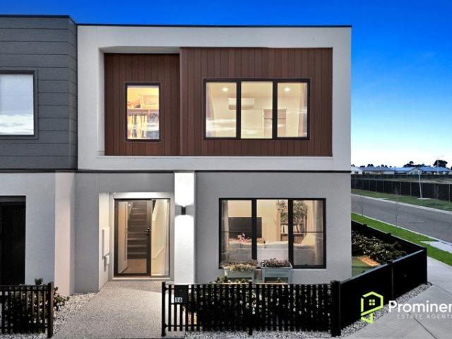 Townhouse for sale in Clyde, Melbourne
