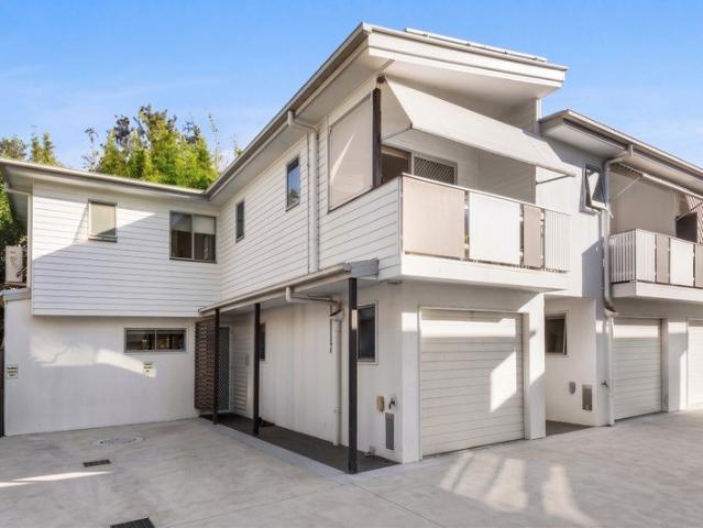 Townhouse for sale in Sherwood, Greater Brisbane